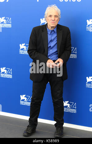 Il lido di venezia, Italia. 08 Sep, 2017. l'Europa, Italia, lido di venezia, 08 settembre, 2017 : il Direttore Abel Ferrara al photocall del film ' piazza vittorio - piazza vittorio " film fuori concorso al 74a venice international film festival Photo credit: ottavia da re/sintesi/alamy live news Foto Stock