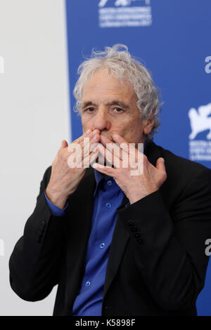 Il lido di venezia, Italia. 08 Sep, 2017. l'Europa, Italia, lido di venezia, 08 settembre, 2017 : il Direttore Abel Ferrara al photocall del film ' piazza vittorio - piazza vittorio " film fuori concorso al 74a venice international film festival Photo credit: ottavia da re/sintesi/alamy live news Foto Stock