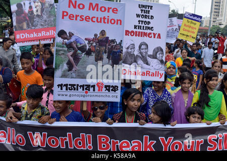 Dacca in Bangladesh. 08 Sep, 2017. Dacca in Bangladesh - Settembre 07, 2017: bangladese attivisti sociali organizzare una dimostrazione in Bangladesh capitale Dhaka contro il recente attacco contro musulmani Rohingyas comunità al Myanmar. migliaia di abitazioni sono state distrutte in diversi villaggi nel mezzo di una continua repressione dall esercito birmano. Credito: sk hasan ali/alamy live news Foto Stock