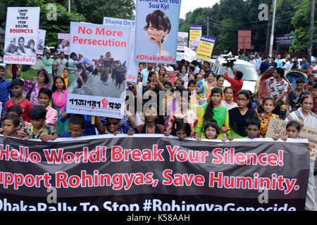 Dacca in Bangladesh. 08 Sep, 2017. Dacca in Bangladesh - Settembre 07, 2017: bangladese attivisti sociali organizzare una dimostrazione in Bangladesh capitale Dhaka contro il recente attacco contro musulmani Rohingyas comunità al Myanmar. migliaia di abitazioni sono state distrutte in diversi villaggi nel mezzo di una continua repressione dall esercito birmano. Credito: sk hasan ali/alamy live news Foto Stock