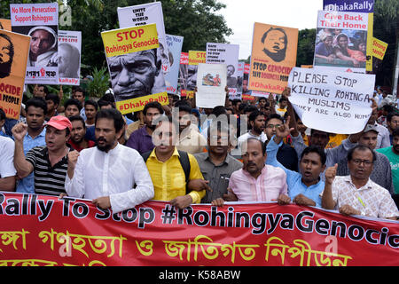Dacca in Bangladesh. 08 Sep, 2017. Dacca in Bangladesh - Settembre 07, 2017: bangladese attivisti sociali organizzare una dimostrazione in Bangladesh capitale Dhaka contro il recente attacco contro musulmani Rohingyas comunità al Myanmar. migliaia di abitazioni sono state distrutte in diversi villaggi nel mezzo di una continua repressione dall esercito birmano. Credito: sk hasan ali/alamy live news Foto Stock