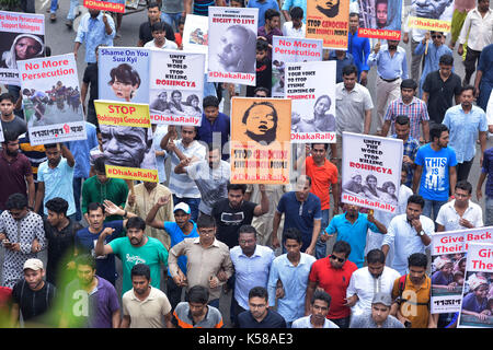 Dacca in Bangladesh. 08 Sep, 2017. Dacca in Bangladesh - Settembre 07, 2017: bangladese attivisti sociali organizzare una dimostrazione in Bangladesh capitale Dhaka contro il recente attacco contro musulmani Rohingyas comunità al Myanmar. migliaia di abitazioni sono state distrutte in diversi villaggi nel mezzo di una continua repressione dall esercito birmano. Credito: sk hasan ali/alamy live news Foto Stock