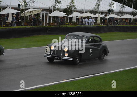 Jaguar Mk VII; St Mary's Trofeo; condizione bagnata; Goodwood 8 sett 2017 Foto Stock