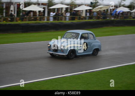 Austin A35 pilotati da Gordon Shedden; St Mary's Trofeo; condizione bagnata; Goodwood 8 sett 2017 Foto Stock