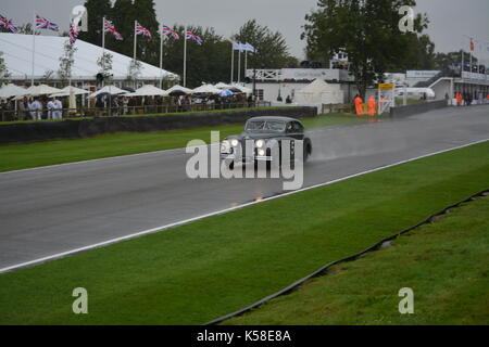 Jaguar Mk VII; St Mary's Trofeo; condizione bagnata; Goodwood 8 sett 2017 Foto Stock