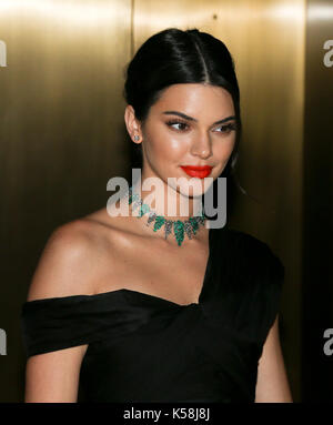 New york, Stati Uniti. 08 Sep, 2017. Il modello kendall jenner assiste quotidianamente la prima fila del fashion media awards a four seasons hotel new york downtown Su settembre 8, 2017 a new york, ny, Stati Uniti d'America. Credito: akphoto/alamy live news Foto Stock