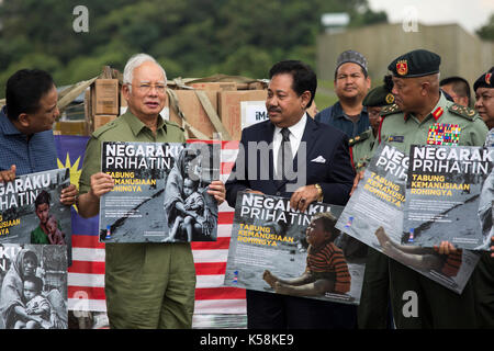 Kuala Lumpur, Malesia. 09Sep, 2017. KUALA LUMPUR, SEP 9 2017: Malese il Primo Ministro Najib Razak partecipa alla cerimonia di partenza per un aiuto umanitario missione malese per la popolazione rohingya in Bangladesh. Credito: SOPA Immagini limitata/Alamy Live News Foto Stock