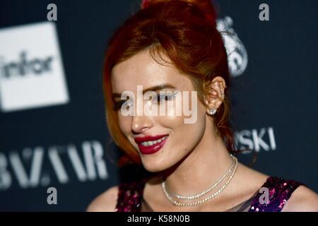 Bella thorne presso gli arrivi di Harper's Bazaar: icone portfolio launch party, il plaza hotel di new york, ny, 8 settembre 2017. Foto di: Steven ferdman/everett collection Foto Stock