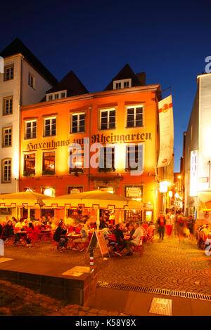 Haxenhaus zum Rheingarten in der Abenddämmerung, Köln, Nordrhein-Westfalen, Deutschland i Old Restaurant House Zum Rheingarten at dusk, Old Town, Co Foto Stock