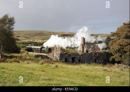 'Sir gomer' passa rovinato cascina di ty rheinallt tra forno sciavero e fischiare inn. pontypool & blaenavon ferroviaria. Foto Stock