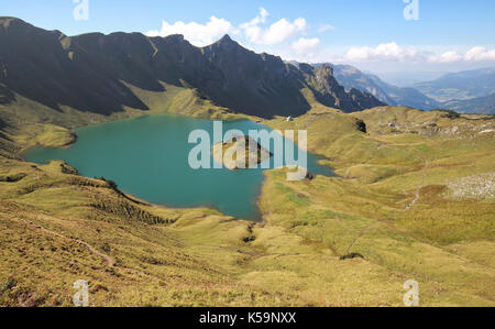 Giornata di sole sul lago alpino schrecksee nel mese di settembre Foto Stock