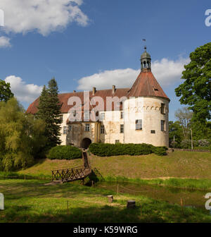 Il castello di jaunpils in Lettonia è stato costruito come livonia ordine fortezza. Foto Stock