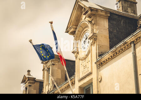 Noirmoutier, Francia - luglio 03, 2017 : architettura dettaglio del municipio di noirmoutier, la Francia con il suo orologio Foto Stock