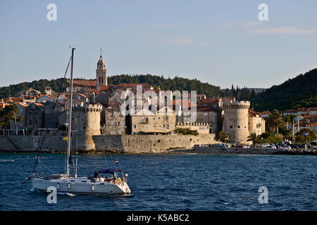 La città di Korcula, vista dal mare, Croazia Foto Stock