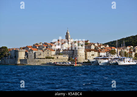 La città di Korcula, vista dal mare, Croazia Foto Stock