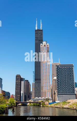 Vista verticale di grattacieli in Chicago compresi sears tower Foto Stock