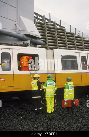 Esercizio di emergenza sul Tyne e Wear sistema di metropolitana - incidente chimico Foto Stock