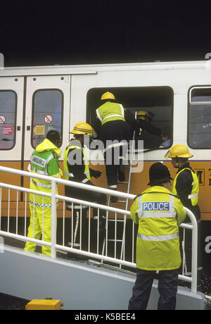 Esercizio di emergenza sul Tyne e Wear sistema di metropolitana - incidente chimico Foto Stock