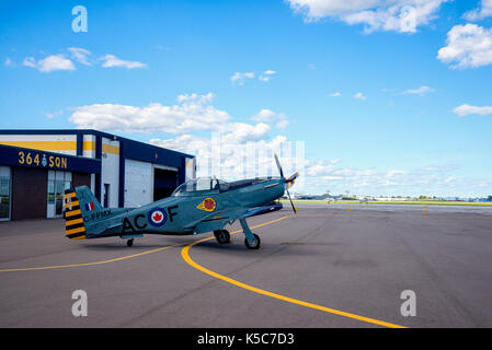 Windsor, Canada - 10 settembre 2016: air show e open house per storico militari e civili di aeromobili al Windsor Aviation Museum. Foto Stock