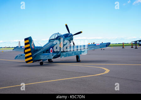 Windsor, Canada - 10 settembre 2016: air show e open house per storico militari e civili di aeromobili al Windsor Aviation Museum. Foto Stock