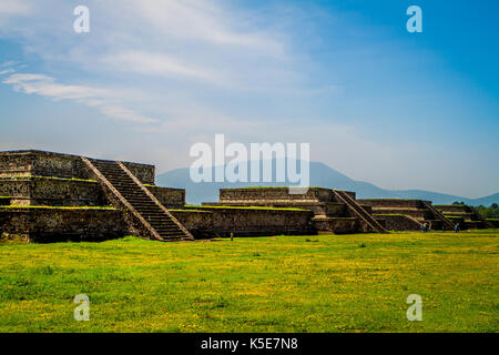 Piramidi lungo il Viale dei Morti, Teotihuacan, Messico Foto Stock