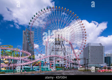 Il Cosmoworld parco divertimenti in Minato Mirai 21 seaside area urbana presso il porto della città di Yokohama, Giappone, Asia. Foto Stock