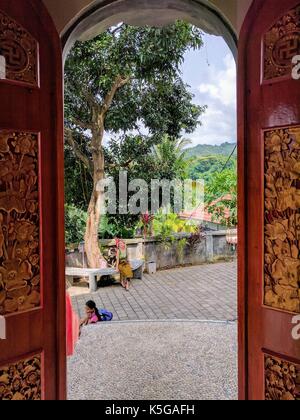 Vista della campagna di bali templi durante il giorno, INDONESIA Foto Stock