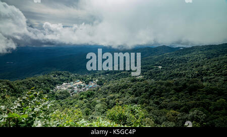 Si affacciano del villaggio hmong, il Doi Suthep-pui national park, Chiang Mai, Thailandia Foto Stock