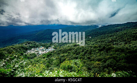 Si affacciano del villaggio hmong, il Doi Suthep-pui national park, Chiang Mai, Thailandia Foto Stock