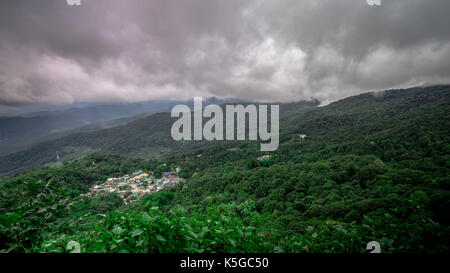 Si affacciano del villaggio hmong, il Doi Suthep-pui national park, Chiang Mai, Thailandia Foto Stock