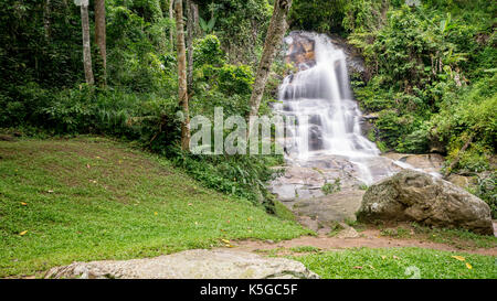 Monthathan cascata, il Doi Suthep-pui national park, Chiang Mai, Thailandia Foto Stock