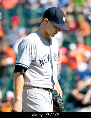 Baltimore, Maryland, Stati Uniti. 07th settembre 2017. Il lancio di New York Yankees Sonny Grey (55) lascia il gioco al sesto inning contro i Baltimore Orioles all'Oriole Park di Camden Yards a Baltimora, MD, giovedì 7 settembre 2017. Credito: Ron Sachs/CNP/MediaPunch (RESTRIZIONE: No New York o New Jersey Quotidiani o giornali nel raggio di 75 miglia di New York City) credito: MediaPunch Inc/Alamy Live News Foto Stock