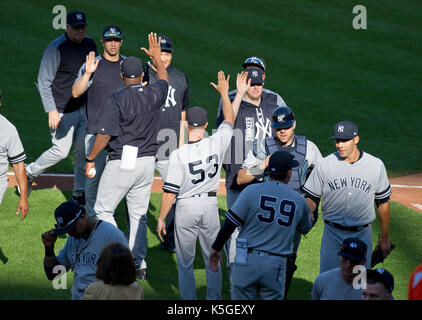 Baltimore, Maryland, Stati Uniti. 07th settembre 2017. Gli Yankees di New York festeggiano la loro vittoria di 9-1 sulla Baltimore Orioles all'Oriole Park di Camden Yards a Baltimora, MD, giovedì 7 settembre 2017. Credito: Ron Sachs/CNP/MediaPunch (RESTRIZIONE: No New York o New Jersey Quotidiani o giornali nel raggio di 75 miglia di New York City) credito: MediaPunch Inc/Alamy Live News Foto Stock