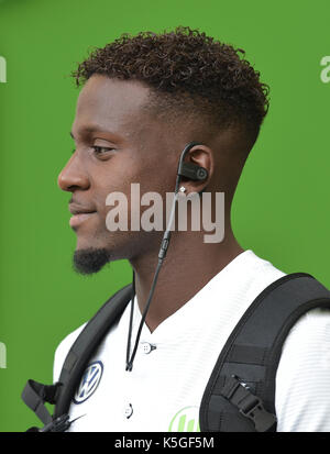 Wolfsburg, Germania. 9 Sep, 2017. wolfsburg's divock origi precedendo la Bundesliga tedesca partita di calcio tra vfl Wolfsburg e Hannover 96 nell'arena Volkswagen a Wolfsburg, in Germania, 9 settembre 2017. (Embargo condizioni - Attenzione: grazie alle linee guida di accreditamento, il dfl consente solo la pubblicazione e utilizzazione di fino a 15 immagini per corrispondenza su internet e nei contenuti multimediali in linea durante la partita.) Foto: Sila stein/dpa/alamy live news Foto Stock