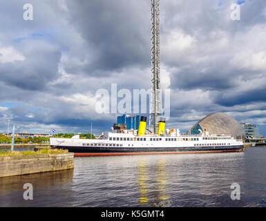 Glasgow, Scotland, Regno Unito. Il 9 settembre, 2017. Regno Unito Meteo. TS Queen Mary ormeggiate presso l'entrata di Princes' Dock accanto al Glasgow Science Centre, su un luminoso pomeriggio.TS Queen Mary è un pensionato di Clyde sistema di cottura a vapore ha lanciato nel 1933 ed ora essendo conservata come un museo della nave. Ella fu costruito a William Denny cantiere Dumbarton per Williamson-Buchanan vaporizzatori. La 871 tsl e sistema di cottura a vapore è stato alimentato da tre unità diretta delle turbine a vapore e portati a 2,086 passeggeri fanno di lei la più grande (anche se non la più lunga) turbina escursione sul fiume Clyde.Credit: Berretto Alamy/Live News Foto Stock