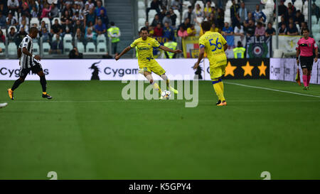 Torino, Italia. 9 settembre 2017. Massimo Gobbi (c.c. ChievoVerona) e P‘rparim Hetemaj (a.. ChievoVerona) durante la Serie UNA partita di calcio tra Juventus FC e AC Chievo Verona allo stadio Allianz il 09 settembre 2017 a Torino. Credit: Antonio Polia/Alamy Live News Foto Stock