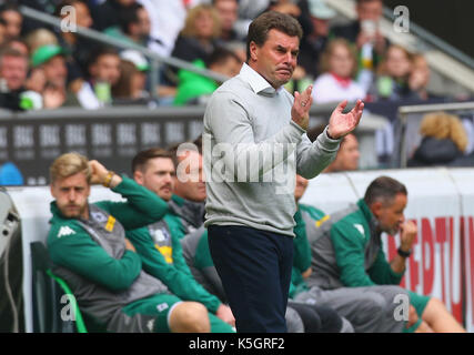 Moenchengladbach, Germania, 9 settembre 2017, Bundesliga giornata 3, borussia moenchengladbach - sg eintracht Francoforte: manager Dieter Hecking (moenchengladbach) applaude. Credito: juergen schwarz/alamy live news Foto Stock