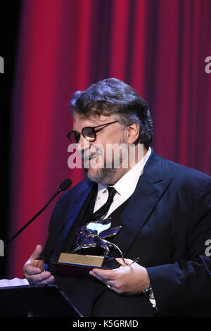 Venezia, Italia. Il 9 settembre, 2017. : Guillermo del Toro, Golden Lion Award per il film ' la forma dell' acqua. 74a Venezia festival internazionale del film credit © ottavia da re/sintesi/alamy live news Foto Stock