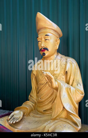 Lifesize statue di Buddha linea la passerella di il Monastero dei Diecimila Buddha in hong kong cina Foto Stock