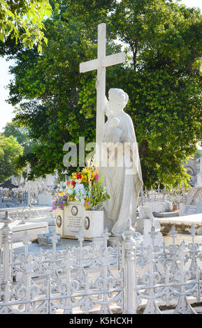 L'Avana, Cuba - Luglio 21, 2016: amelia goyri de la Hoz tomba, la milagrosa (la miracolosa uno). La tomba è un simbolo della maternità, amore per i bambini, un Foto Stock