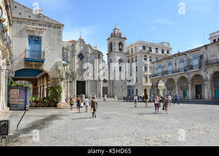 L'Avana, Cuba - Luglio 24, 2016: la cattedrale della Vergine Maria dell'Immacolata Concezione in stile barocco e fatte principalmente di blocchi di corallo. Foto Stock