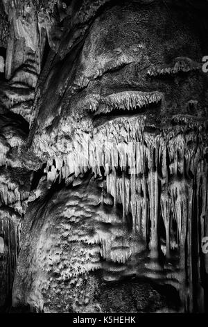 Grotta in bianco e nero Foto Stock