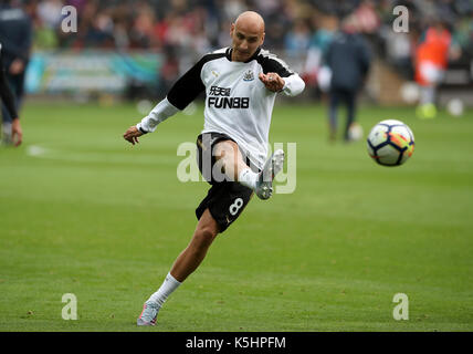 Jonjo Shelvey di Newcastle United durante la partita della Premier League al Liberty Stadium di Swansea. PREMERE ASSOCIAZIONE foto. Data immagine: Domenica 10 settembre 2017. Vedi PA storia CALCIO Swansea. Il credito fotografico dovrebbe essere: Nick Potts/PA Wire. RESTRIZIONI: Nessun utilizzo con audio, video, dati, elenchi di apparecchi, logo di club/campionato o servizi "live" non autorizzati. L'uso in-match online è limitato a 75 immagini, senza emulazione video. Nessun utilizzo nelle scommesse, nei giochi o nelle pubblicazioni di singoli club/campionati/giocatori. Foto Stock