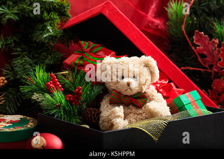 Decorazione di natale, Teddy bear in una scatola Foto Stock