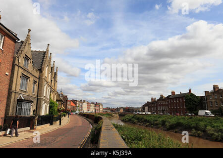 Nord orlo lungo il fiume Nene nel centro di Wisbech, Cambridgeshire, Inghilterra, Regno Unito. Foto Stock