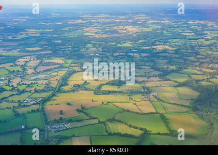 Antenna paesaggio rurale vicino aeroporto di Gatwick, west sussex, Regno Unito Foto Stock