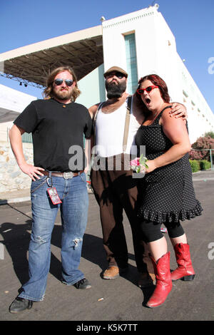 Il Reverend Peyton's Big Damn Band backstage ritratto 2010 Vans Warped Tour Fairplex Pomona, CA. Foto Stock