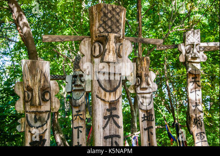 Corea del Sud, Gyeonggi Provincia, Villaggio Folcloristico Coreano, jangseung o villaggio custode è il Coreano totem pole fatta di legno e poste in corrispondenza dei bordi di villag Foto Stock