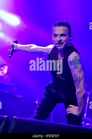 New york, ny, Stati Uniti d'America. 9 Sep, 2017. dave gahan di presenze per Depeche Mode 2017 global tour dello spirito, il Madison Square Garden di new york, ny, 9 settembre 2017. Credito: derek storm/everett raccolta/alamy live news Foto Stock