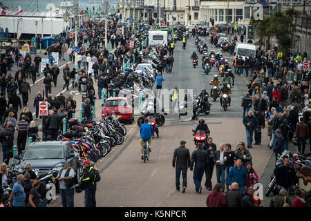 Brighton, Regno Unito. 10 settembre, 2017. ace cafe reunion 2017 brighton burn-up, migliaia di ciclisti scese sulla città di Brighton e convergenti nella unità di Madera per l annuale Raduno motociclistico. credito terry applin/alamy live news Foto Stock